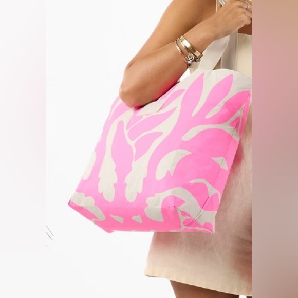 ALOHA Collection Vibrant Pink and Cream Tote
Day tripper - Picture 4 of 4